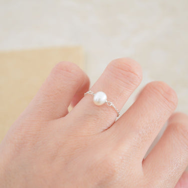 chain ring with a fresh water pearl in sterling silver, chain ring adjustable, silver jewelry, handmade